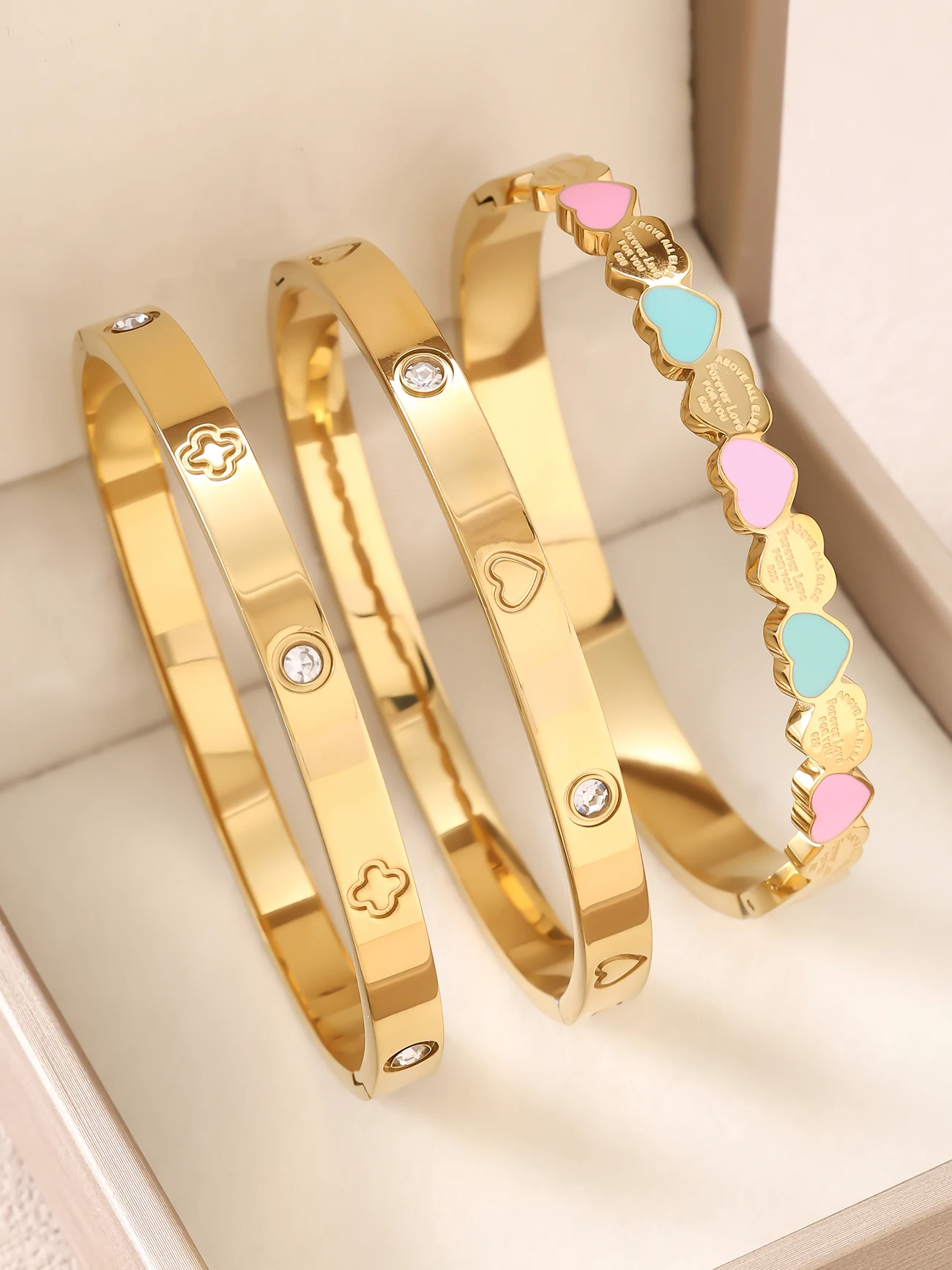 1 Stück stapelbares Armband aus 18 Karat vergoldetem Edelstahl mit Kette und Kleeblatt-Design, modischer Stil für Damen, geeignet für Casua