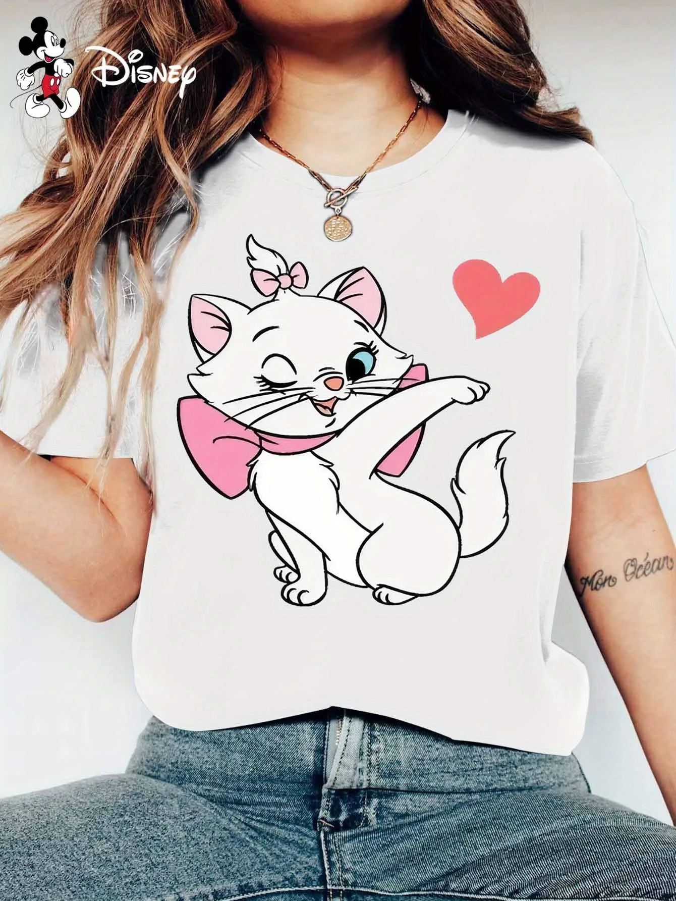 

2025 Женская повседневная удобная уникальная черная футболка с круглым вырезом и короткими рукавами с принтом Disney с уникальным улыбающимся лицом