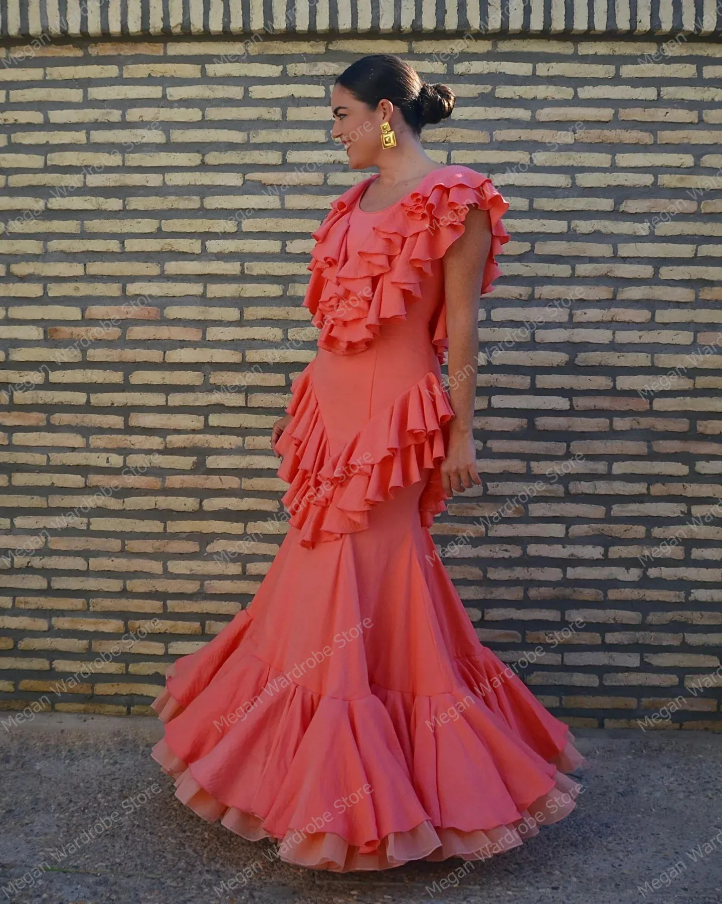 Elegancka koralowa falbana satynowa suknia wieczorowa rozkloszowana na dole hiszpański styl bez pleców, długa sukienka na studniówkę kobiety vestidos de noche Custom Made