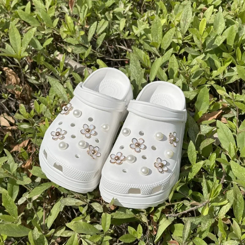 18PCS Fashion Shoe Charms Set Accessories Hole Shoe Buckle Summer Cute Pearl Daisies 3D Shoes Decorations for Bogg Bag Gift image 5