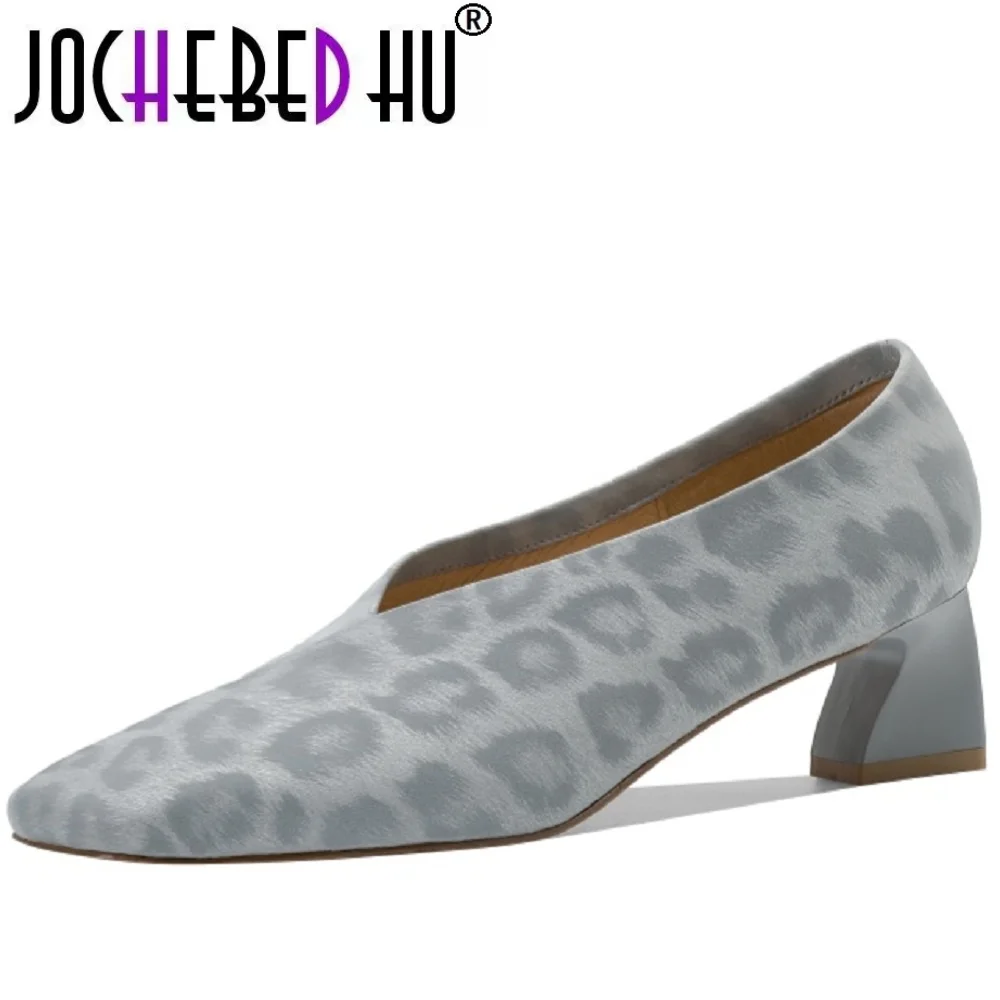 

【JOCHEBED HU】Новая весенне-осенняя женская обувь ручной работы из натуральной кожи для женщин, лаконичные туфли в стиле ретро на среднем каблуке с леопардовым принтом, размеры 34-40
