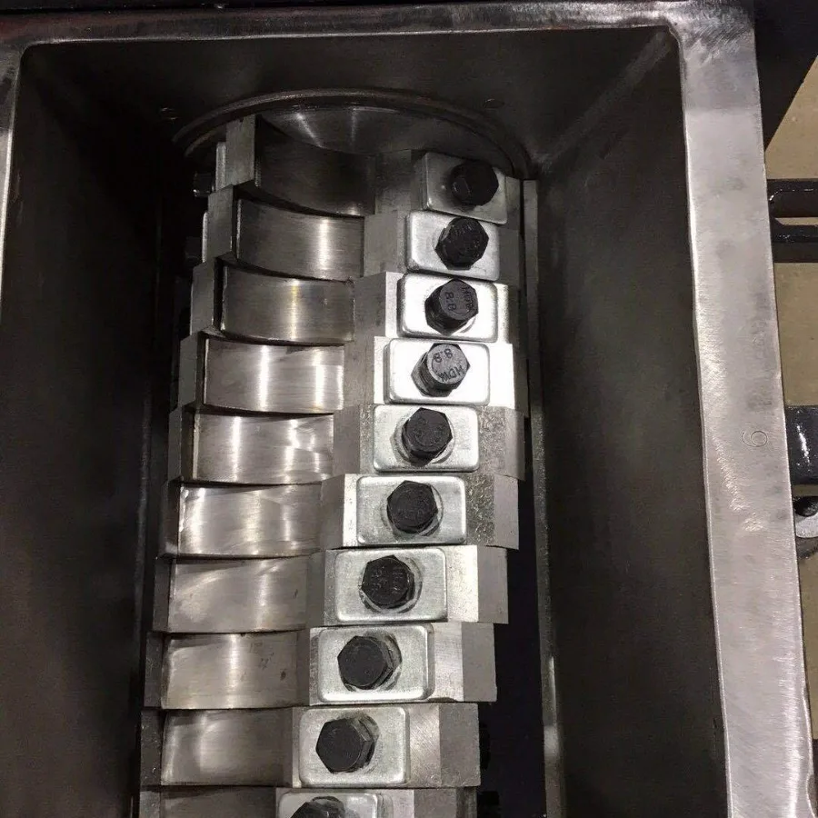 Waste plastic crusher, automatic recycling and feeding crusher, medium and slow speed machine edge material recycling machine