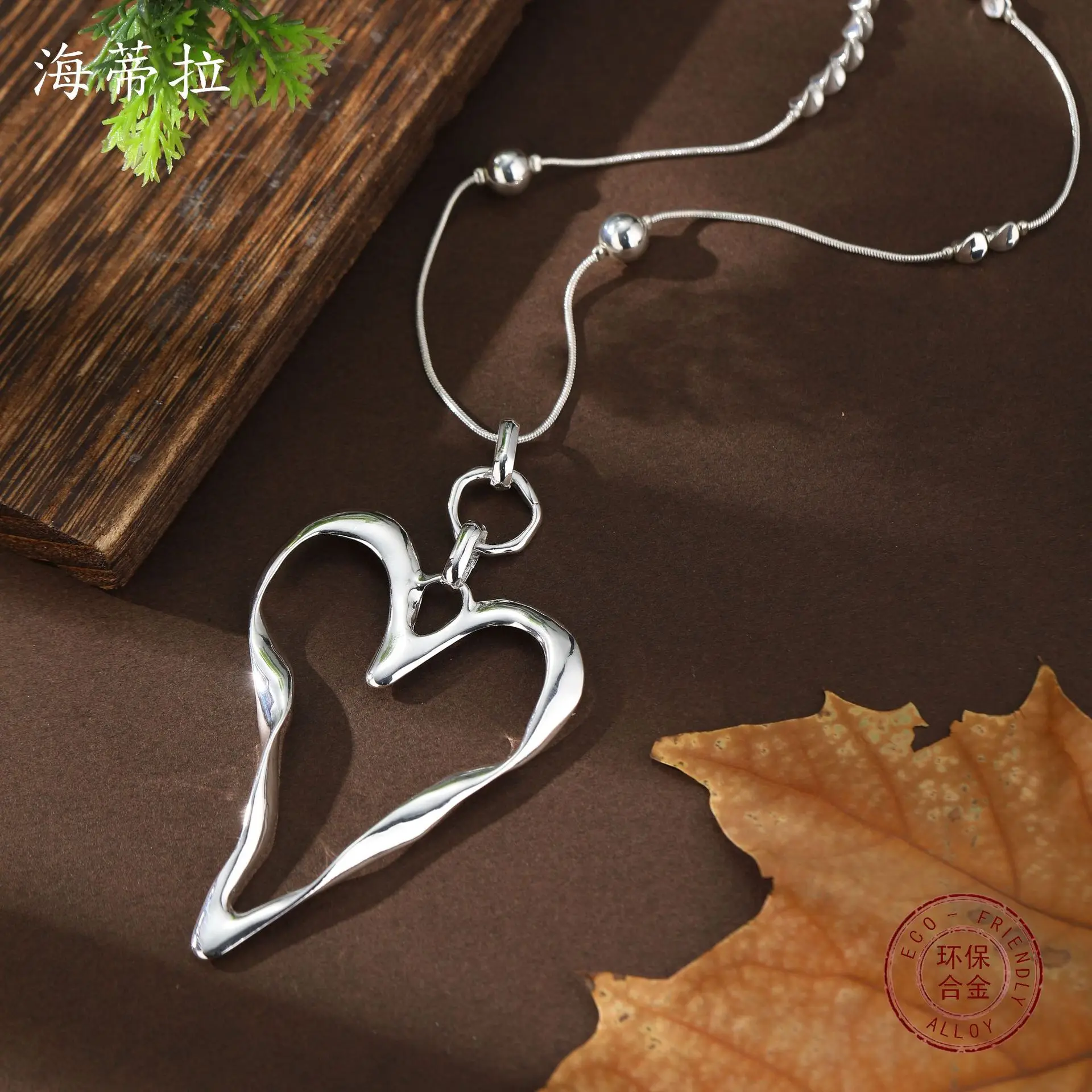 Jewelry DIY accessories new irregular hollow glossy love bead long pendant, creative women exaggerated heart-shaped long necklac