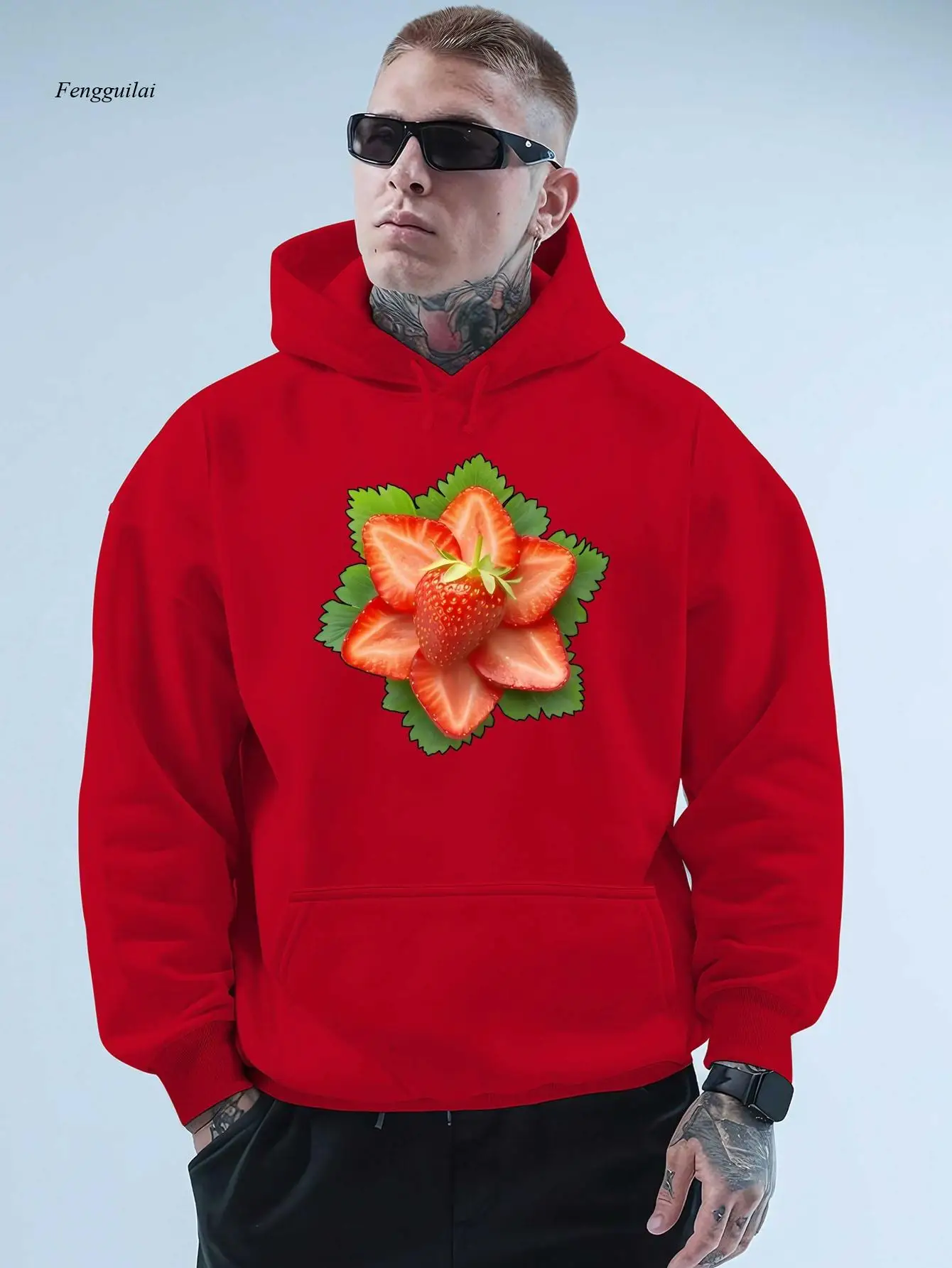 

Повседневная толстовка с клубничным принтом — уютная плюшевая толстовка с длинными рукавами и карманом-кенгуру, мягкая полиэфирная ткань