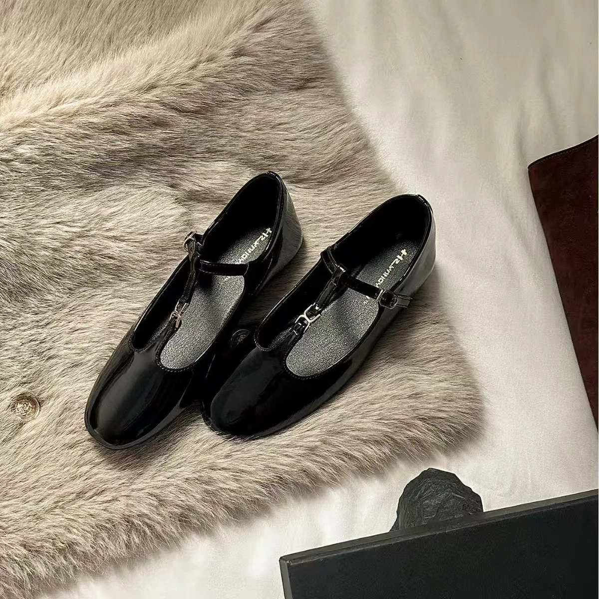 

French Retro Shoes Fashion Women T-buckle Flat Shoe WOMEN Fashion Ladies soft Comfortbale Marj Jane Loafers Shoes