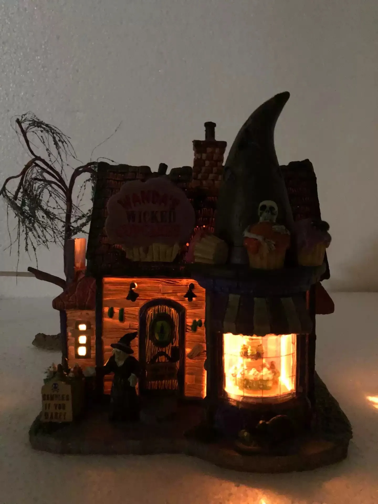 Halloween Decor Lemax Creative Night Lamp House Miniature Version of European Building Home Furnishing Living Room Ornament Gift image 5