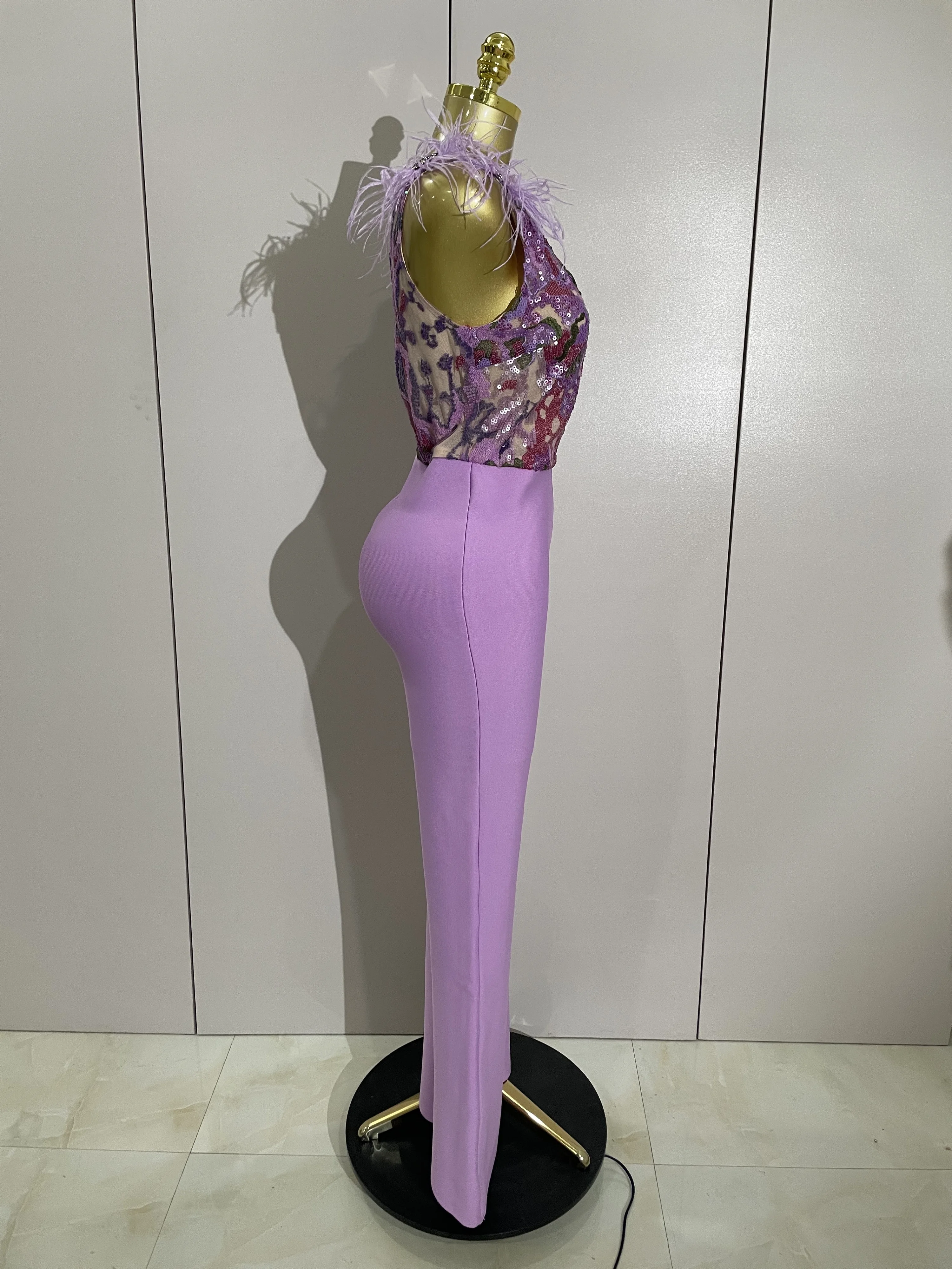 Combinaison de luxe à bandes brodées de plumes de diamant scintillant pour femmes, tenue de soirée élégante, Club, tenue d'anniversaire de luxe
