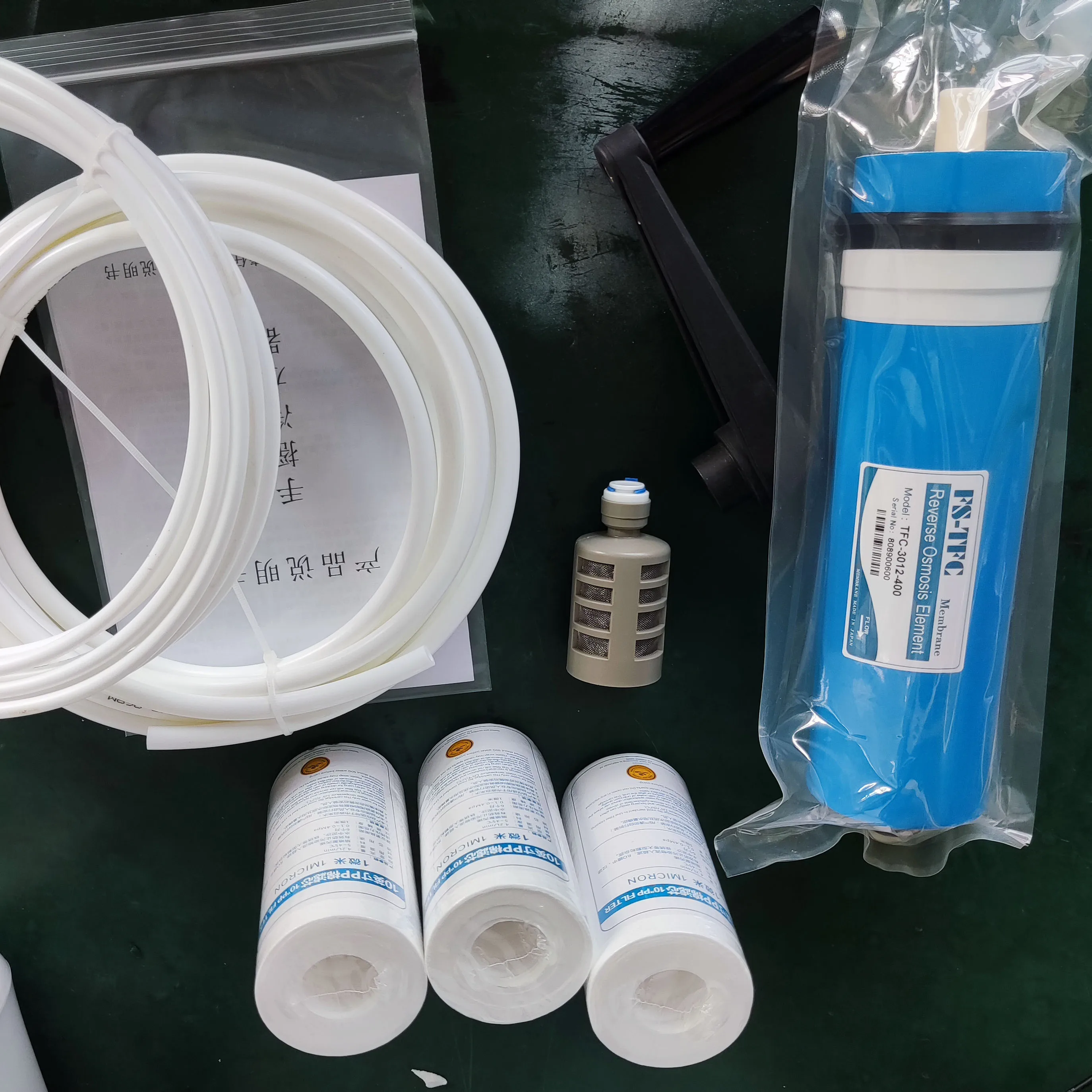 

Outdoor Water Purifier Manual or Battery Operated Portable Water Purifier 600 Gallon Reverse Osmosis Filter