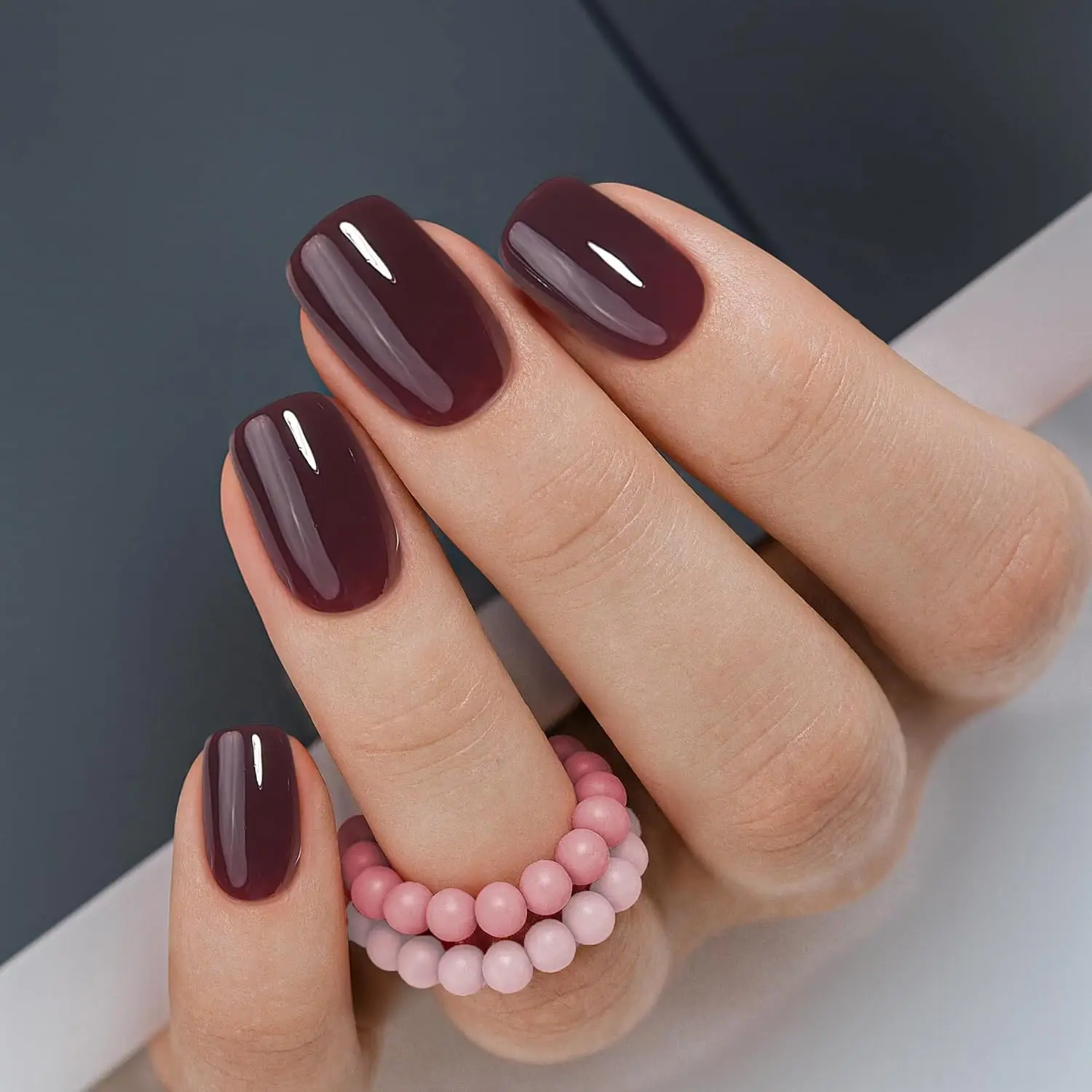 

Short Acrylic Square Press on Nails with Wine Red Design Full Cover Reusable Nail Kit for Christmas with Glue and Adhesive Tabs