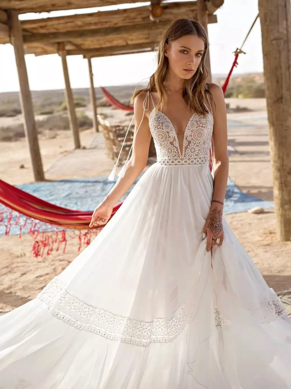 Bohemian Style Beach Wedding Dress V-neck Backless Floor-Length Wedding Dress  for Party Vacation Banquet Party Cocktail Dress