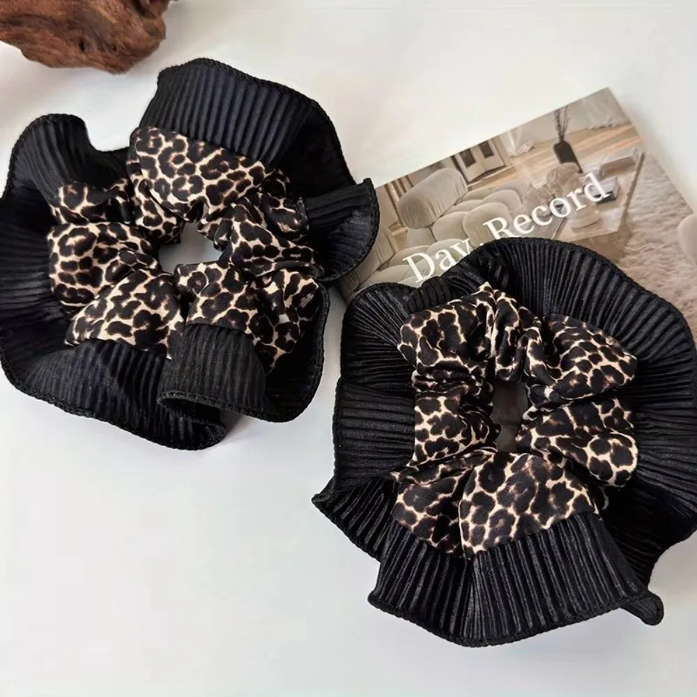 Élastique à cheveux à volants imprimé léopard, élastique extensible pour cheveux, accessoire de coiffure rétro et tendance pour femmes.