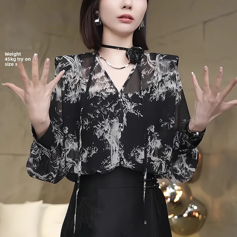 

Модная черная женская блузка с цветочным принтом, V-образным вырезом, тонкая, легкая, с длинным рукавом, в корейском стиле, для повседневной носки, осенняя коллекция