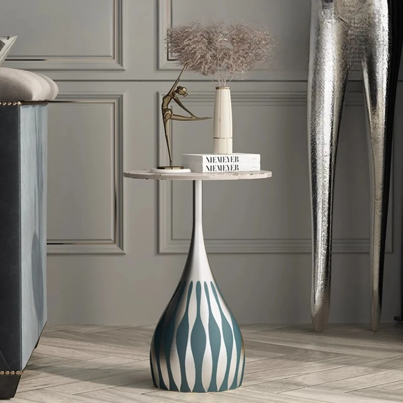 

Скандинавский минималистичный журнальный столик, креативный металлический приставной столик с роскошной отделкой, круглый торцевой столик для гостиной, дивана, компактный