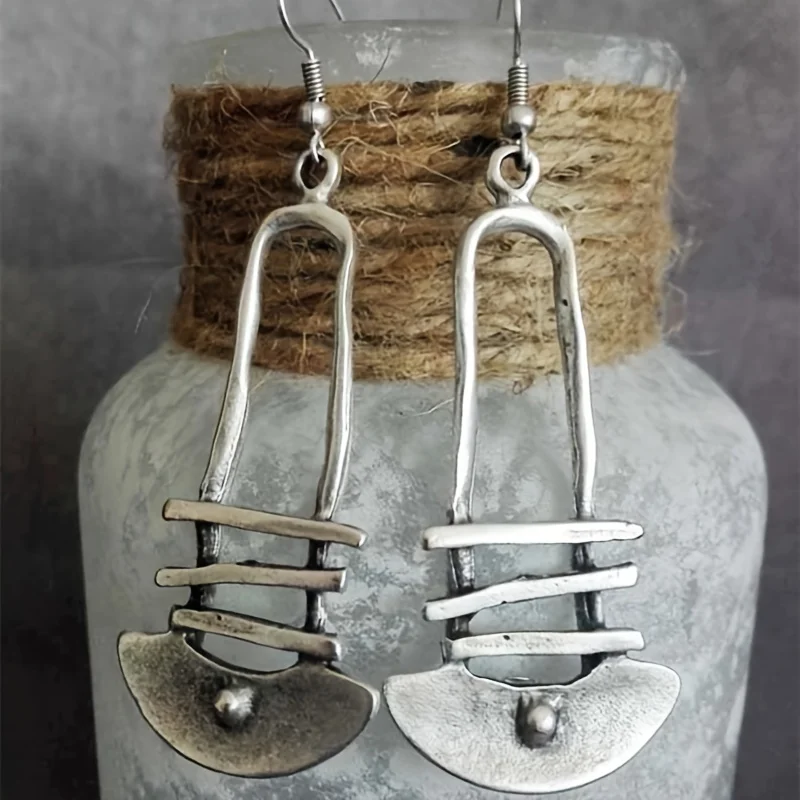 1Pair of simple retro geometric hollow earrings, suitable for everyday wear