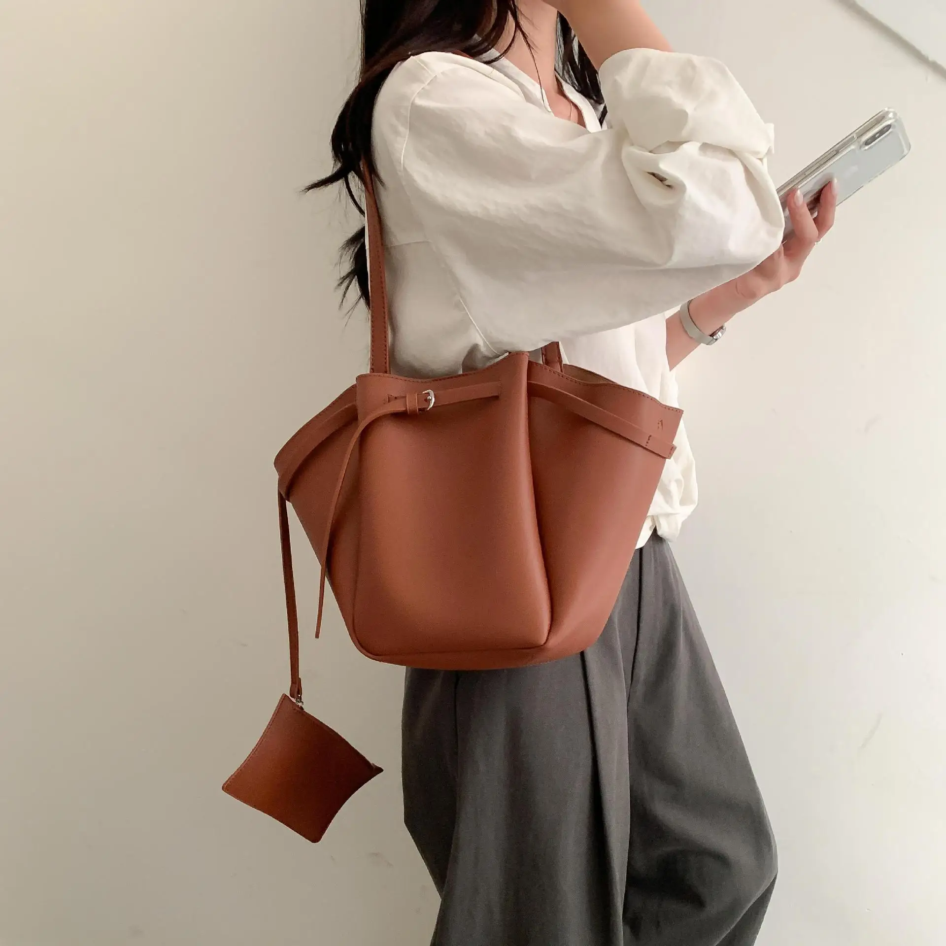 

2025 New Vegetable Basket Tote Bag Korean Fashion Versatile Daily Commuting Bag Large Capacity Simple Shoulder Bag for Women