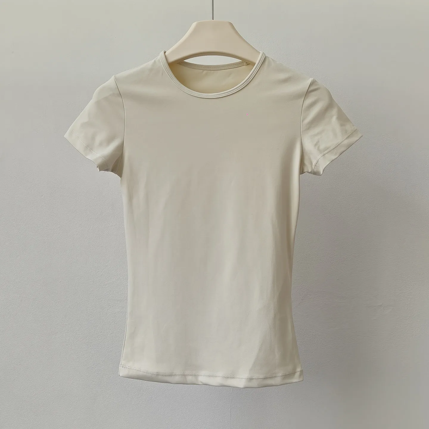 Sommer-Fitnesskleidung Damen Kurzarm-T-Shirt mit rechter Schulter, lässige Sommer-Stretch-Yoga-Kleidung, schmales Lauf-Sport-Gym-Top – Detail 5