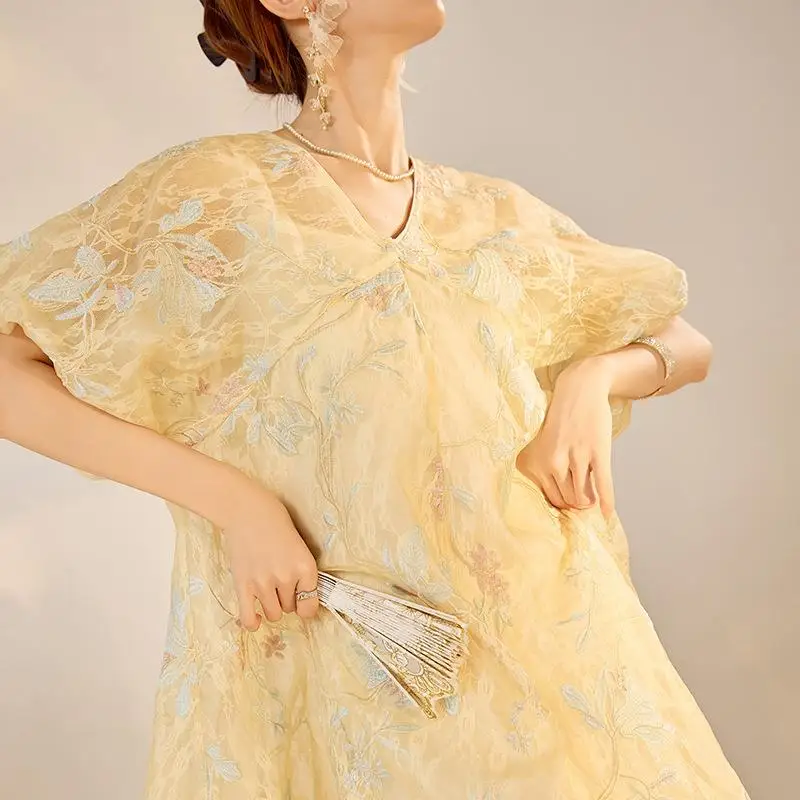 

Новый китайский летний комплект 2025: вышитый кружевной роскошный комплект из двух предметов с бретелями, свободный крой, полиэстер, нейлон, коситайт N400