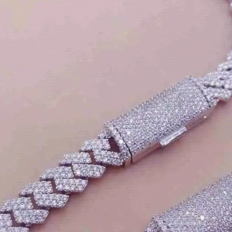 Luxury Direct Factory Supply Custom Iced Out Cuban Chain Necklace for Rapper Fashion and Urban Jewelry Style Available for Sale.