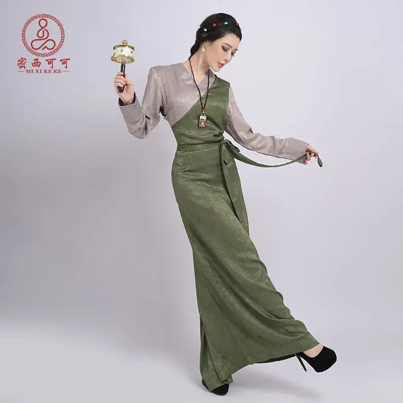 新しいチベット民族風スプライシング旅行写真撮影服、改良されたラサ服女性用