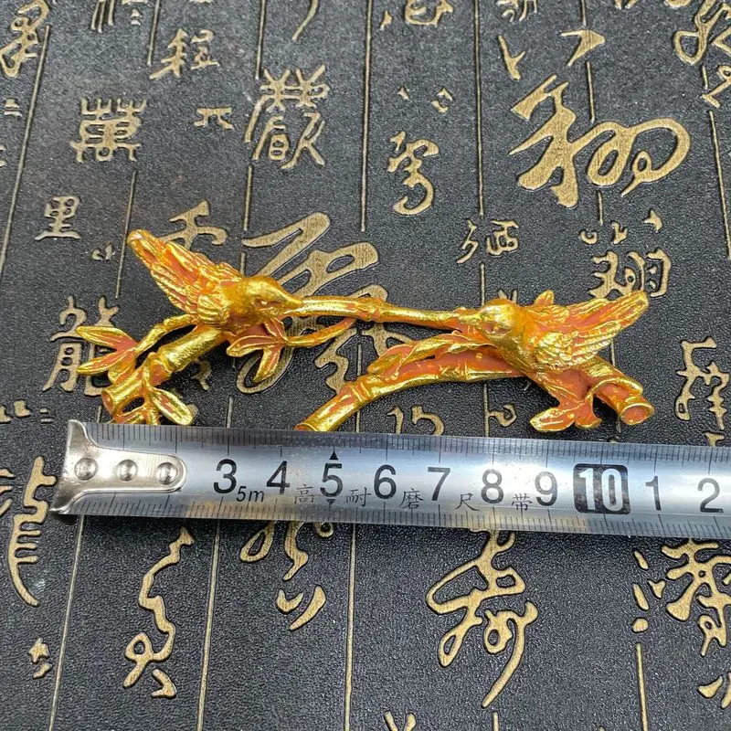 Small items: alloy gilded magpie pen holder, miscellaneous craft ornaments