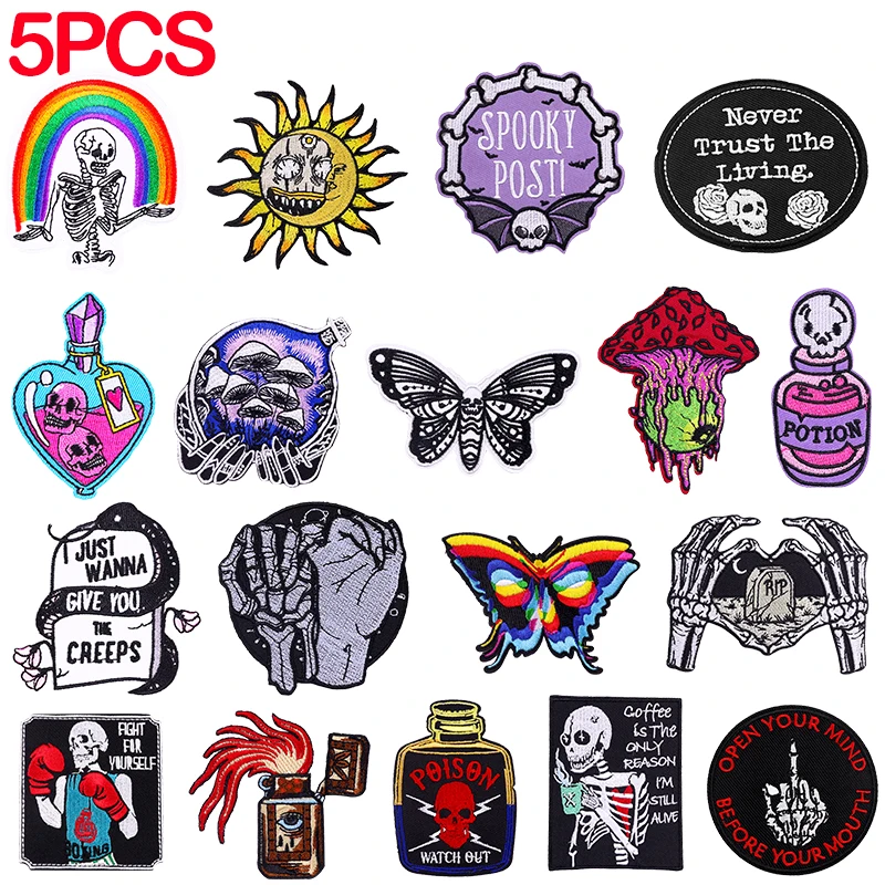 5 Stück Großhandel Punk Totenkopf Aufnäher Rock Biker Stil Aufbügelbare Patches Packung zum Nähen Bestickte Aufnäher für Kleidung Applikationen zum Aufnähen