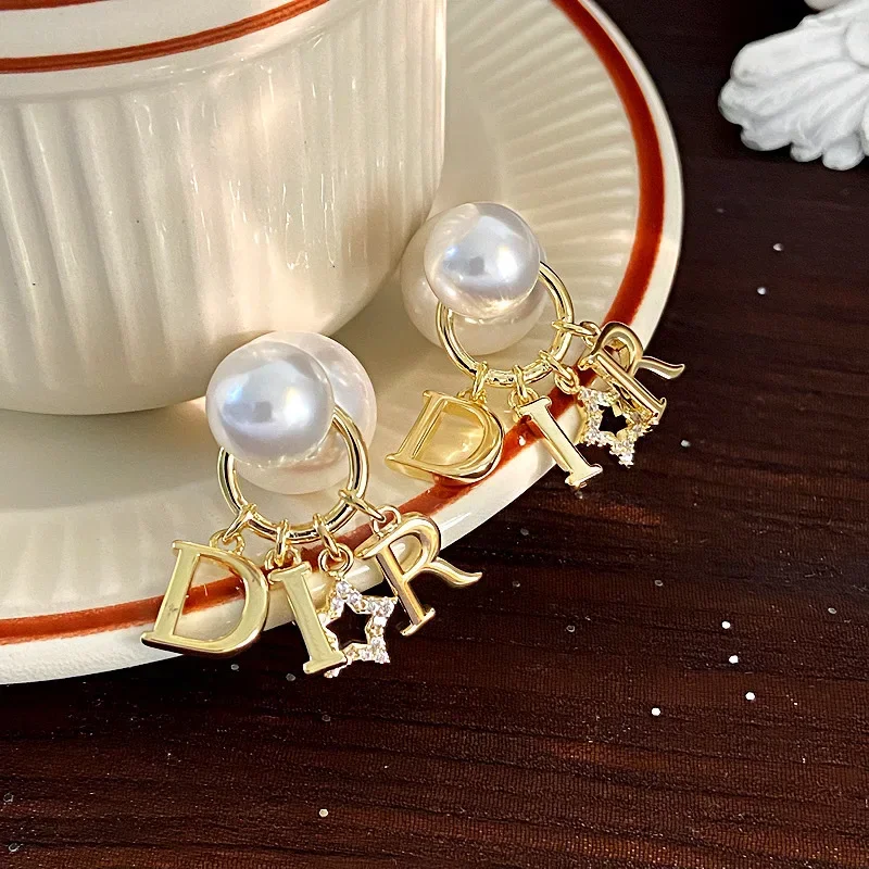 Retro Luxury Letter Tassel Pearl Temperament Grand High-end Fashion Earrings for Women Daily Party Jewelry.