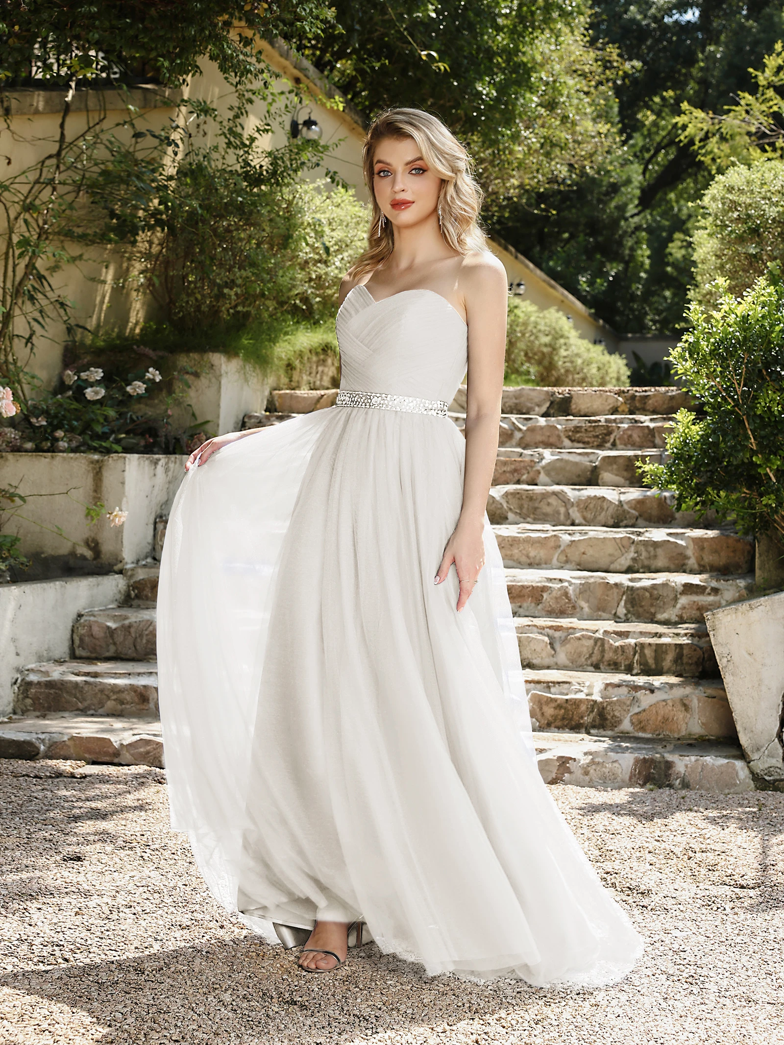 Abiti da sposa sexy con top a tubo bianco Colletto a cuore Abito da sera senza schienale con lacci Abito da festa con cintura a trapezio con paillettes impero