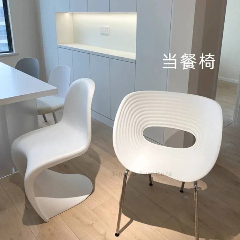 الشمال الفاخرة الأبيض شل تصميم كرسي بسيط البلاستيك الكتب كرسي المطبخ الطعام كراسي غرفة نوم مسند الظهر مضمد كرسي