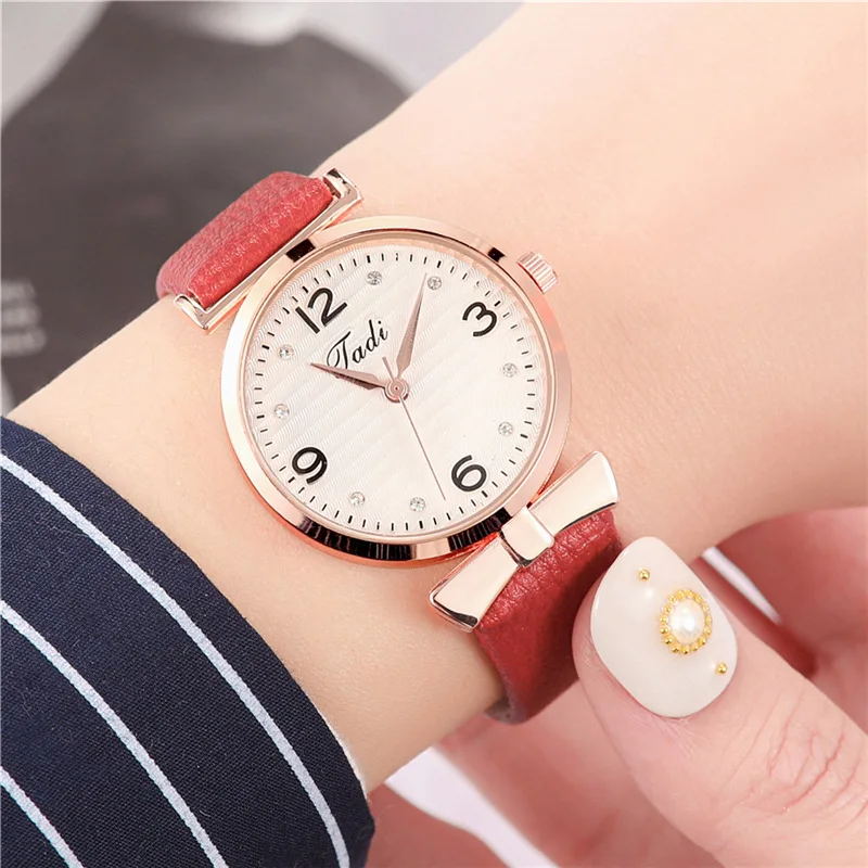 Women's Fashion Quartz Watch Creative Elegant Ladies Wristwatch Leather Strap Sparkling Rhinestone Markings Daily Wear Girl Gift