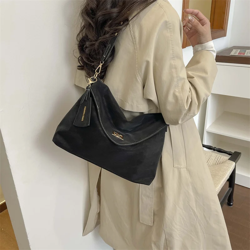 Retro-Damen-Umhängetasche im koreanischen Stil mit Schlossschnallen-Design, Trendige Tragetasche mit großem Fassungsvermögen aus PU-Leder, Unterarmtasche – Detail 4