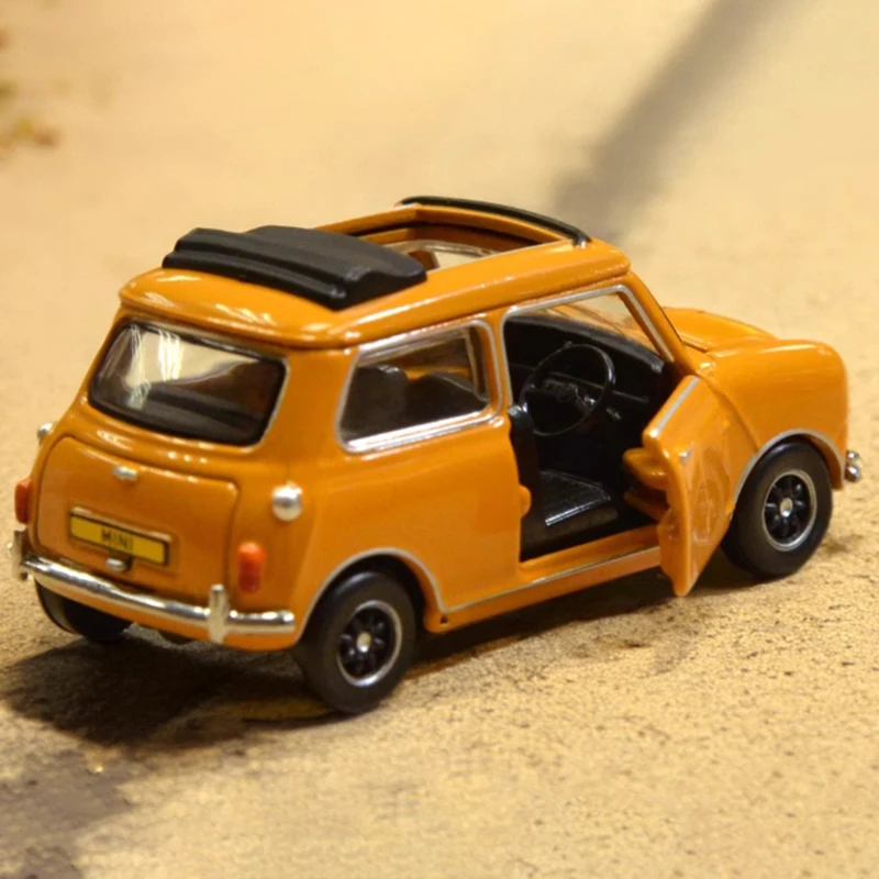Minúsculo 1:50 Mini Cooper, modelo de coche de aleación marrón claro, adorno, colección de exhibición de recuerdo, regalo de Hobby