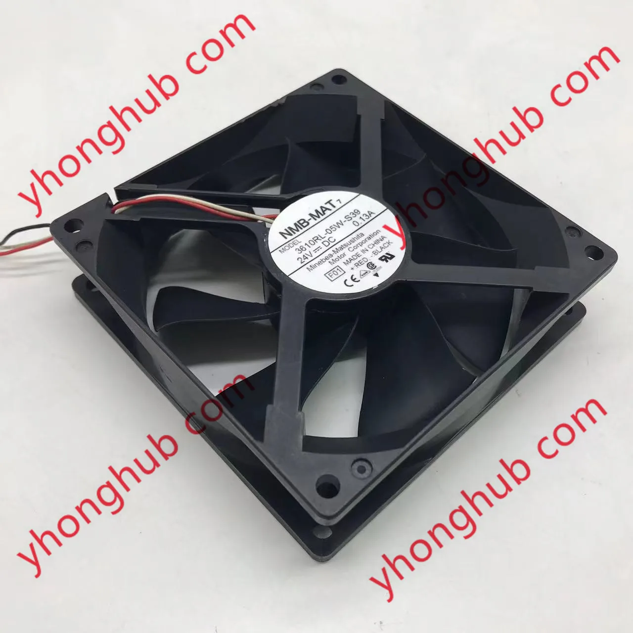 

NMB-MAT 3610RL-05W-S39 F01 DC 24V 0.13A 90x90x25mm 3-wire Server Cooling Fan