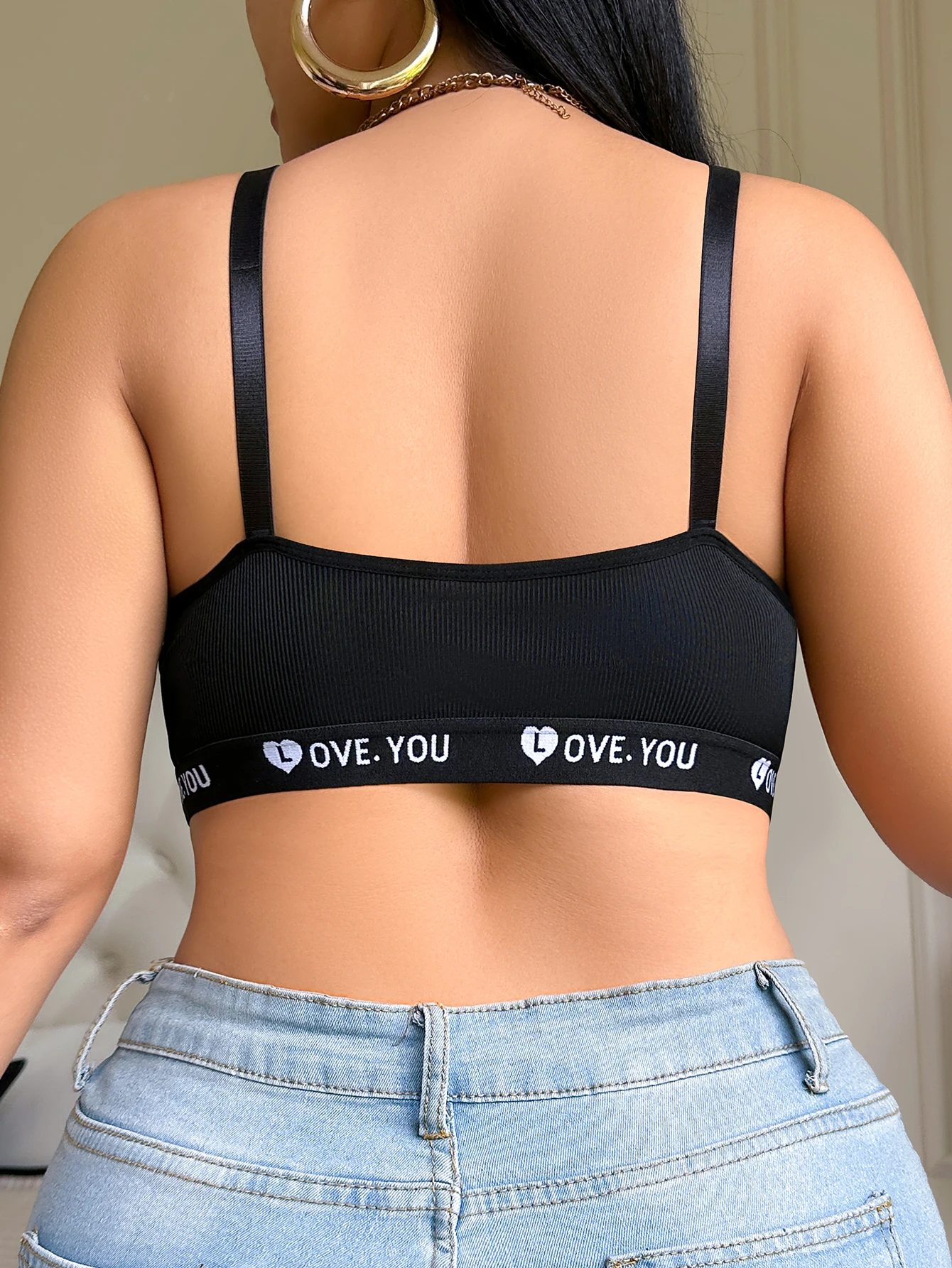 قطعة واحدة من حمالة الصدر النسائية ذات الطراز العصري بالإضافة إلى حجم الملابس الداخلية ذات الحروف المطبوعة بدون سلك داخلي ولا حمالة صدر