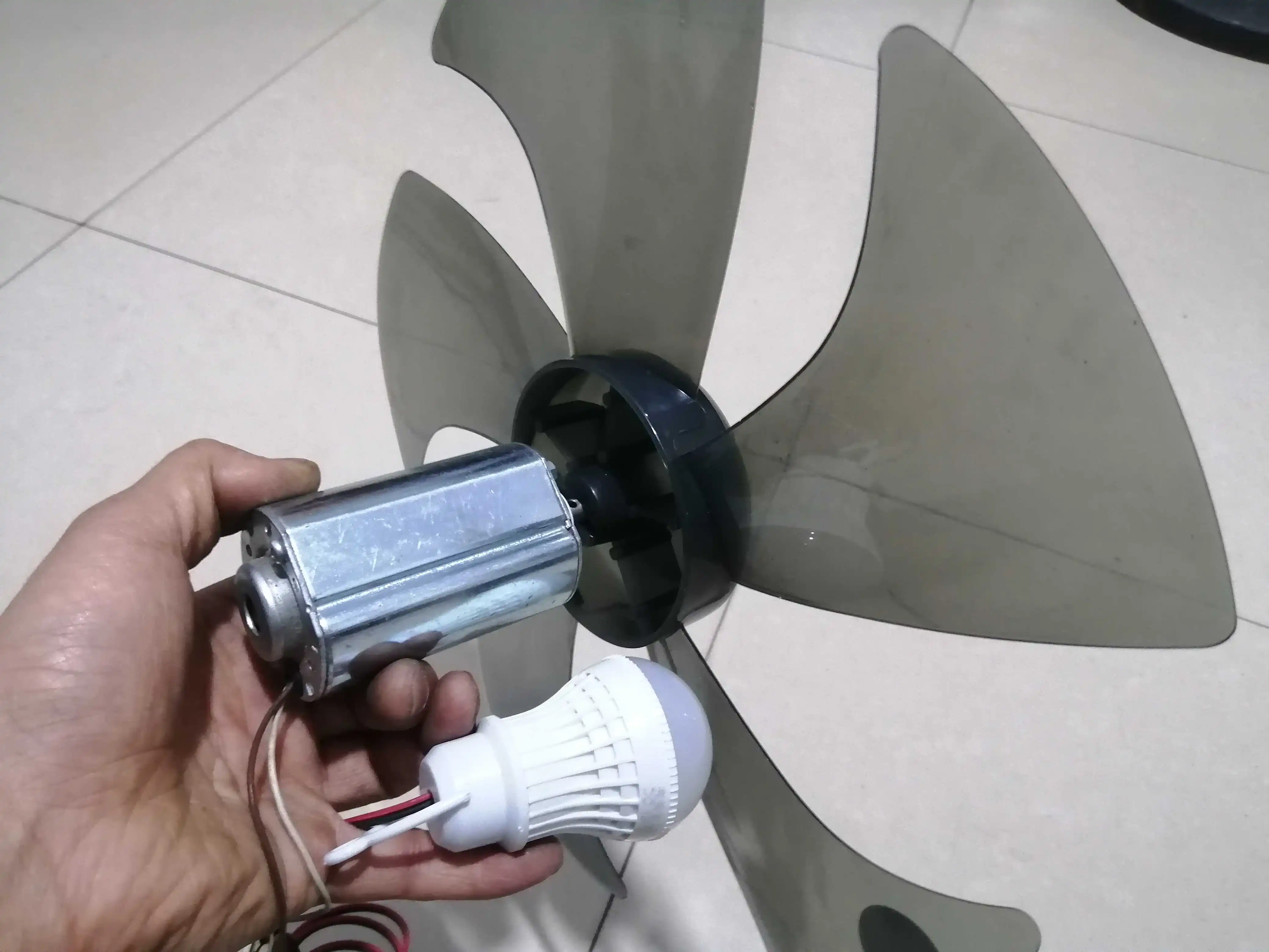 

Wind turbine 12V24V small permanent magnet DC hand generator high-power lamp