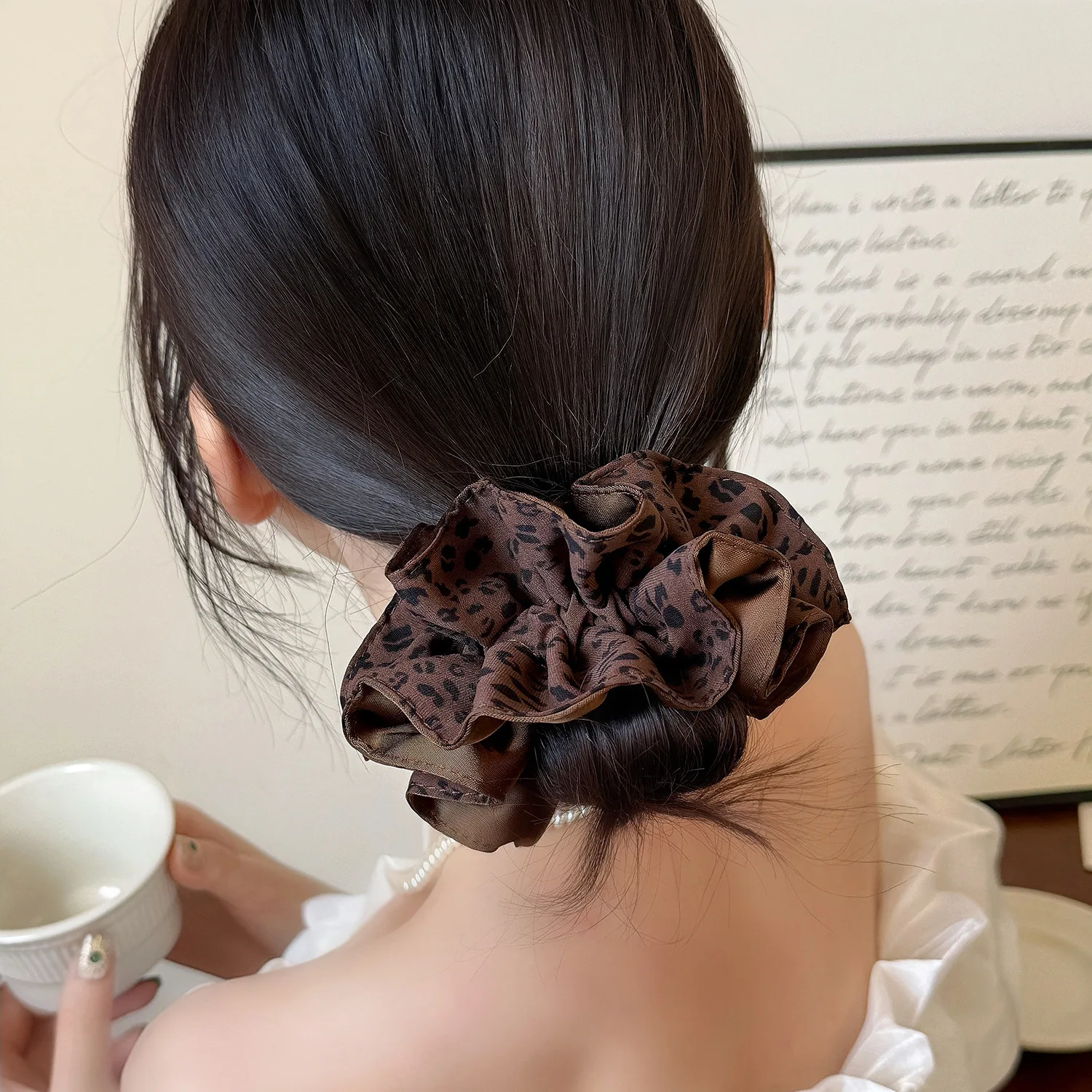 Hot Selling Brown Leopard Scrunchie Ruffle Edge High Stretch Elastic Hair Tie for Women Low Ponytail Bun Holder Chic