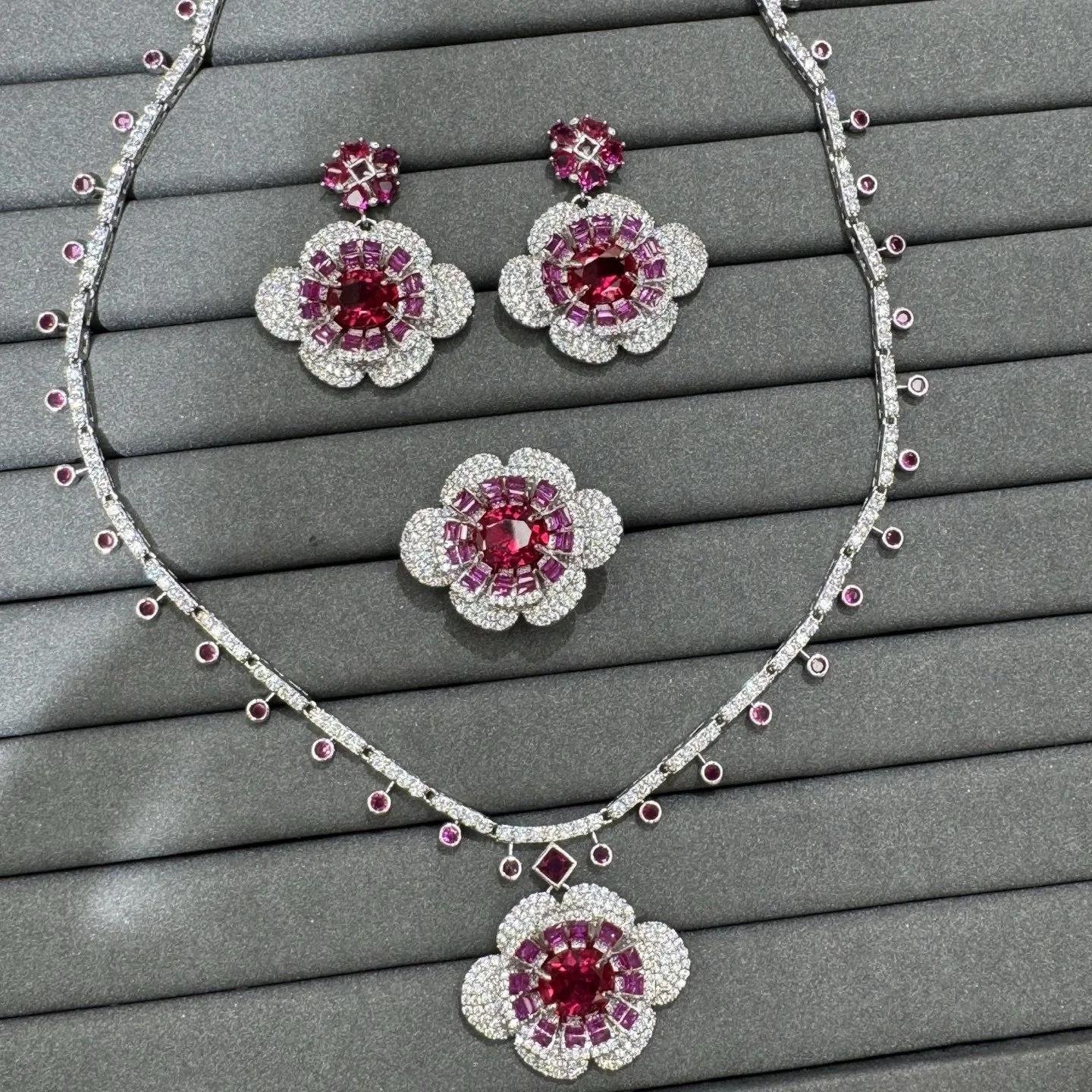 collana-orecchini-e-anello-in-zirconia-cubica-per-donna-gioielli-di-lusso-per-eventi-di-gala-cene-feste-colore-rosa-viola-argento-a-forma-di-fiore
