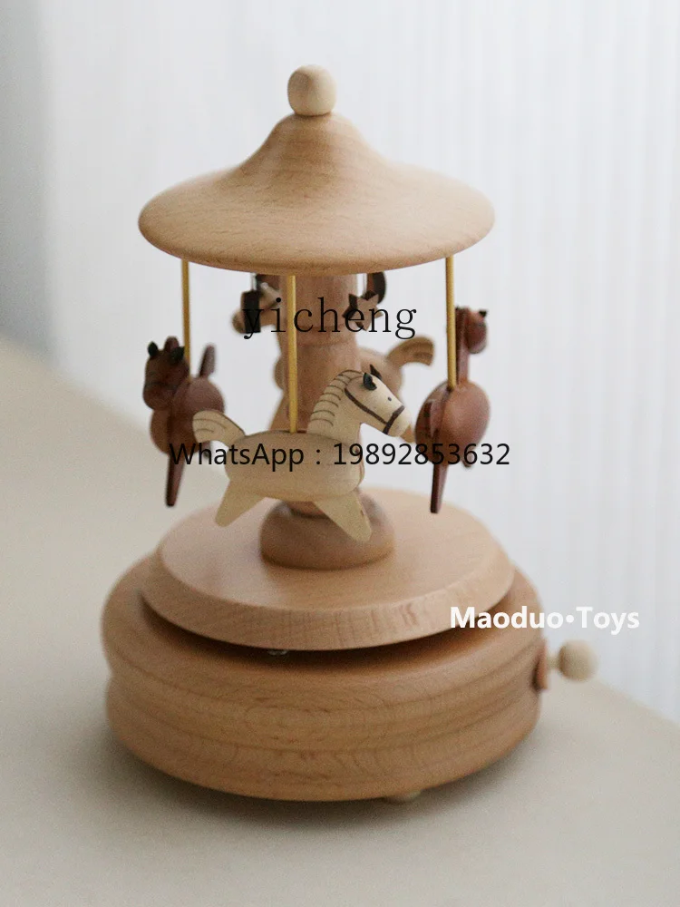 Drewniany, obrotowy pozytywka w kształcie małego pociągu, pozytywka ręcznie nakręcana dla chłopców i dziewczynek, dla niemowląt i dzieci.