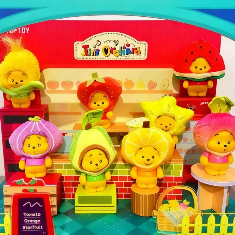 Genuino Winnie The Pooh Un piccolo giardino di frutta Serie Cieco Ciondolo Orso carino Anime Action Figure Borsa a sorpresa Bambola Giocattolo Regali