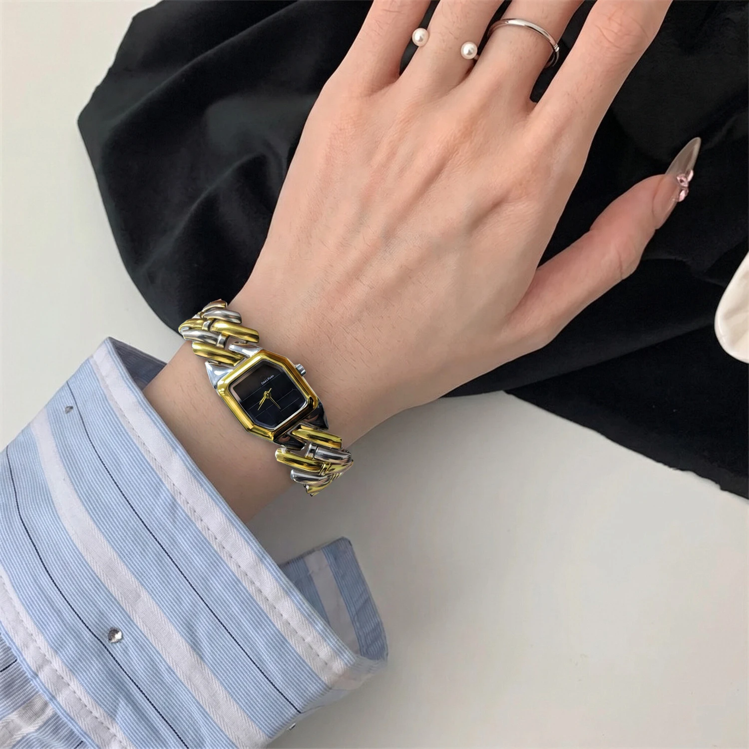 

CILOA Women's Two-Tone Hexagonal Watch Dark Dial Stainless Steel Band Vintage Casual Quartz Wristwatch