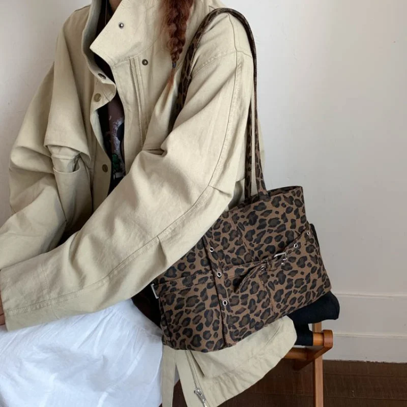 

Современная сумка через плечо с карманом на молнии для женщин для безопасности и стильного функционального дизайна