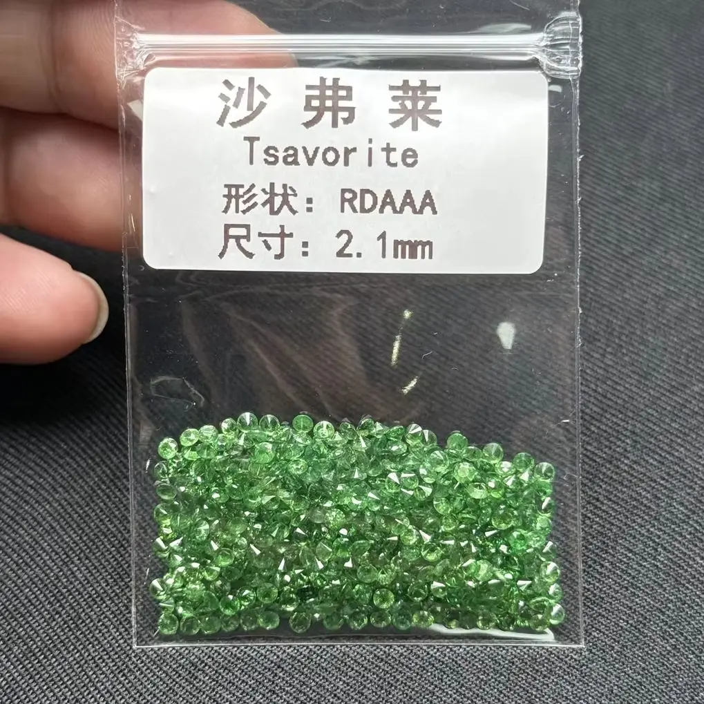 

0.8-3mm Natural Tsavorite Stone 3A Round Brilliant Cut Green Tsavorite Gemstone Per Carat Price