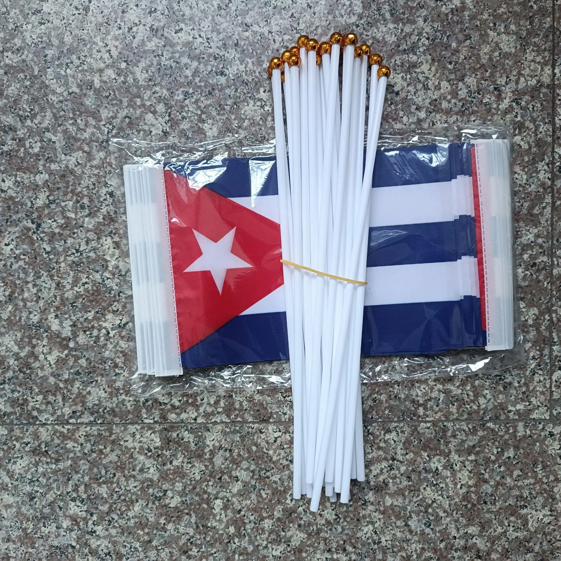 Aerlxemrbrae Custom Banner 50 Pcs/Lot Cuba Handflag Banner Hand Held Plastic Pole The Cuban National Mini Flag