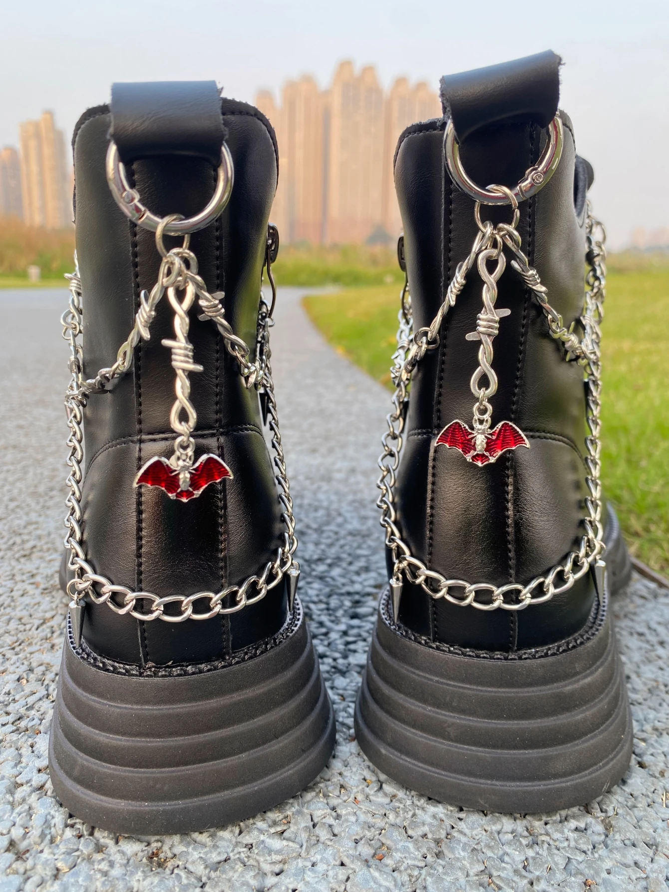 2 pieces of bat thorn shoe decorations - DIY detachable shoe accessories, shoe decoration parts, holiday gifts