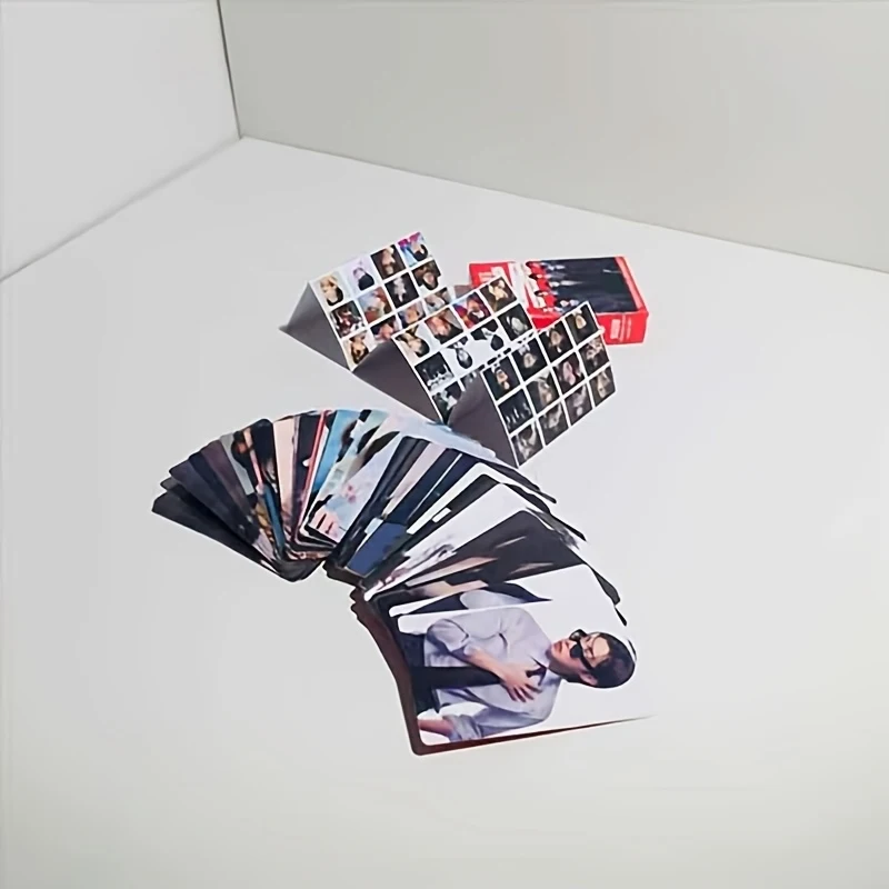 

127pcsBTCollect peripheral collectible cards，J, V ，The peripheral small card set includes 55 Zhang LOMO Card + 72 Stickers ，Coll