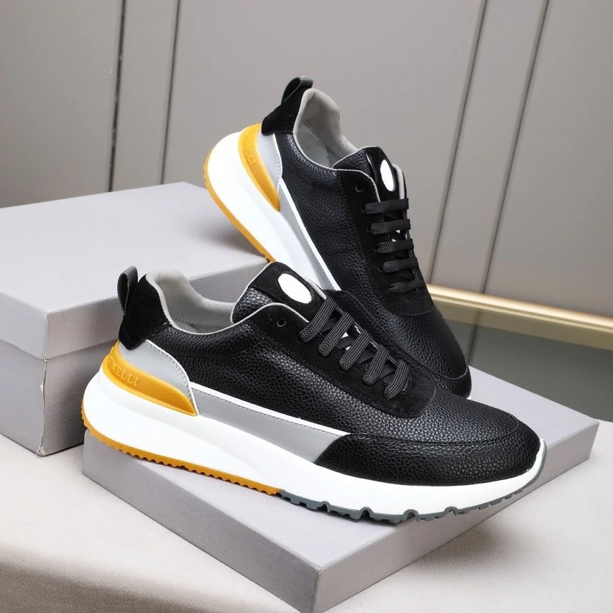

2025 Men's Elevator Breathable Comfortable Black Low-Top Retro-style Daily Casual Running Shoes