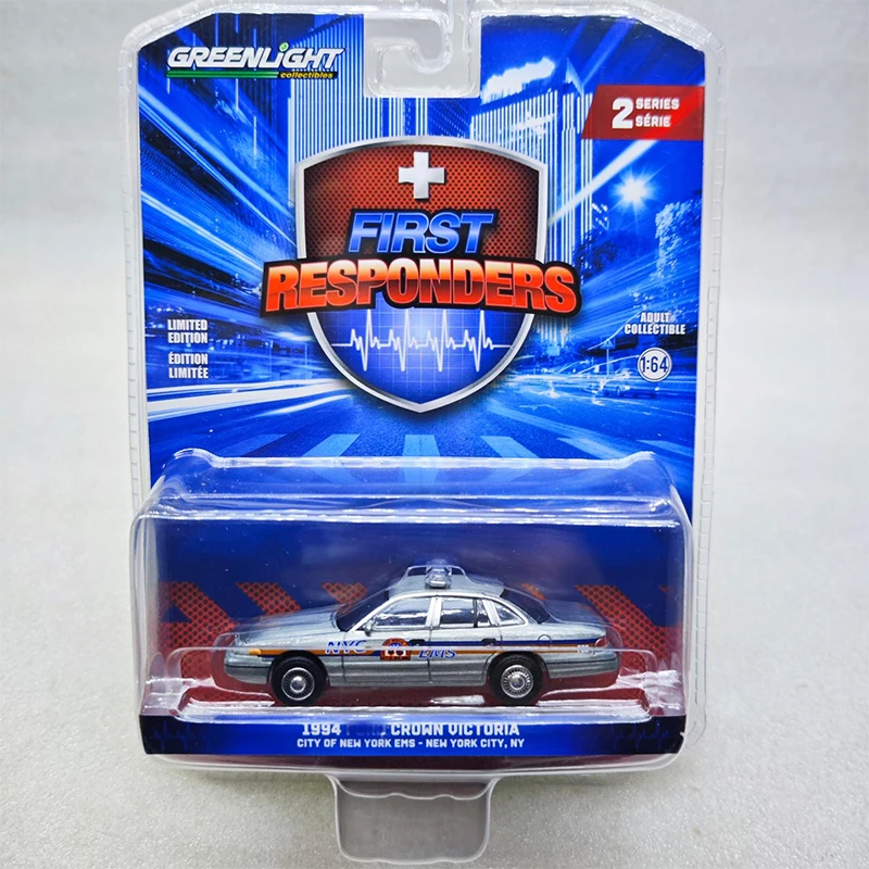 Greenlight 1:64 Crown Victoria Ambulance GMC FDNY Wrangler Lack Plating Series Legierungsdruckgussmodell zum Sammeln von Ornamenten