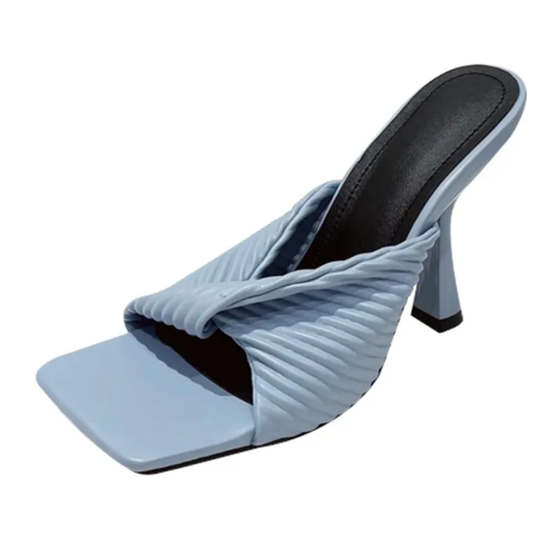 

Крутые тапочки на высоком каблуке с босоножками.