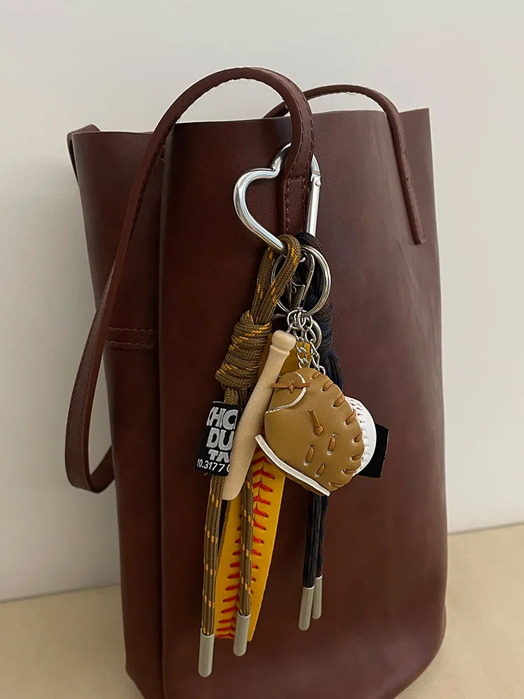 Original Designed Key Chain with Baseball Decor Sporty Style Bag Pendant Casual Cool Trendy Fashion Pendant