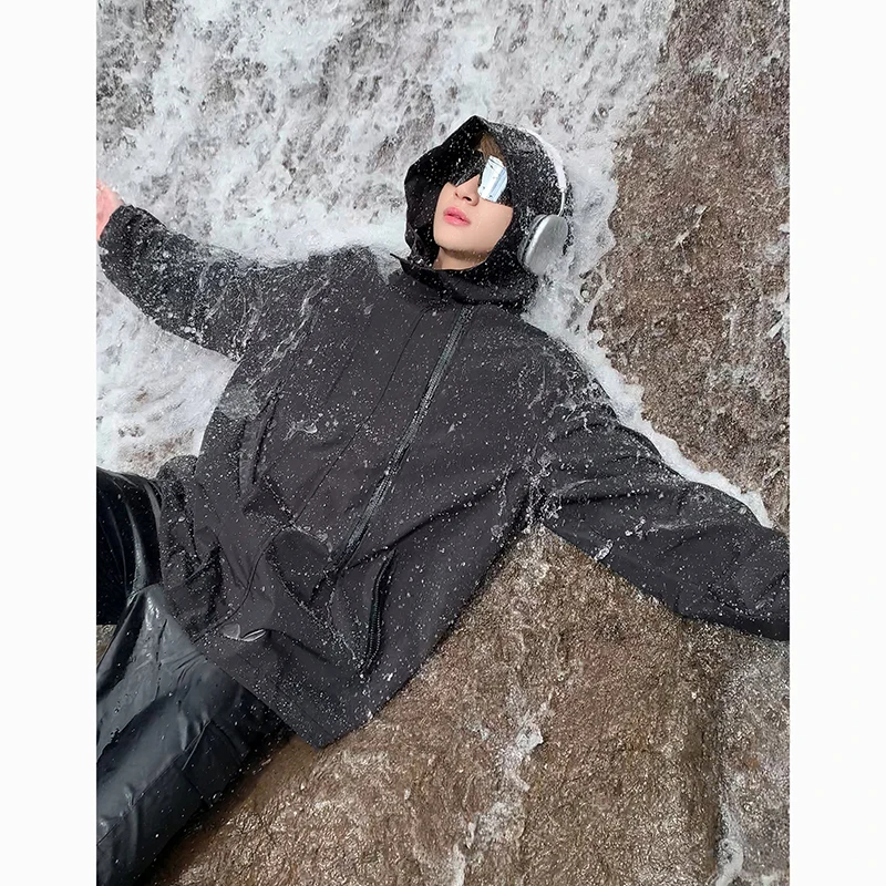 Czerwona Wiatroodporna Wodoodporna Kurtka Męska Outdoorowa Wiosenno-Jesienna Elegancka z Kapturem Podróżna Wspinaczkowa Parka Casual Luźny Krój P...