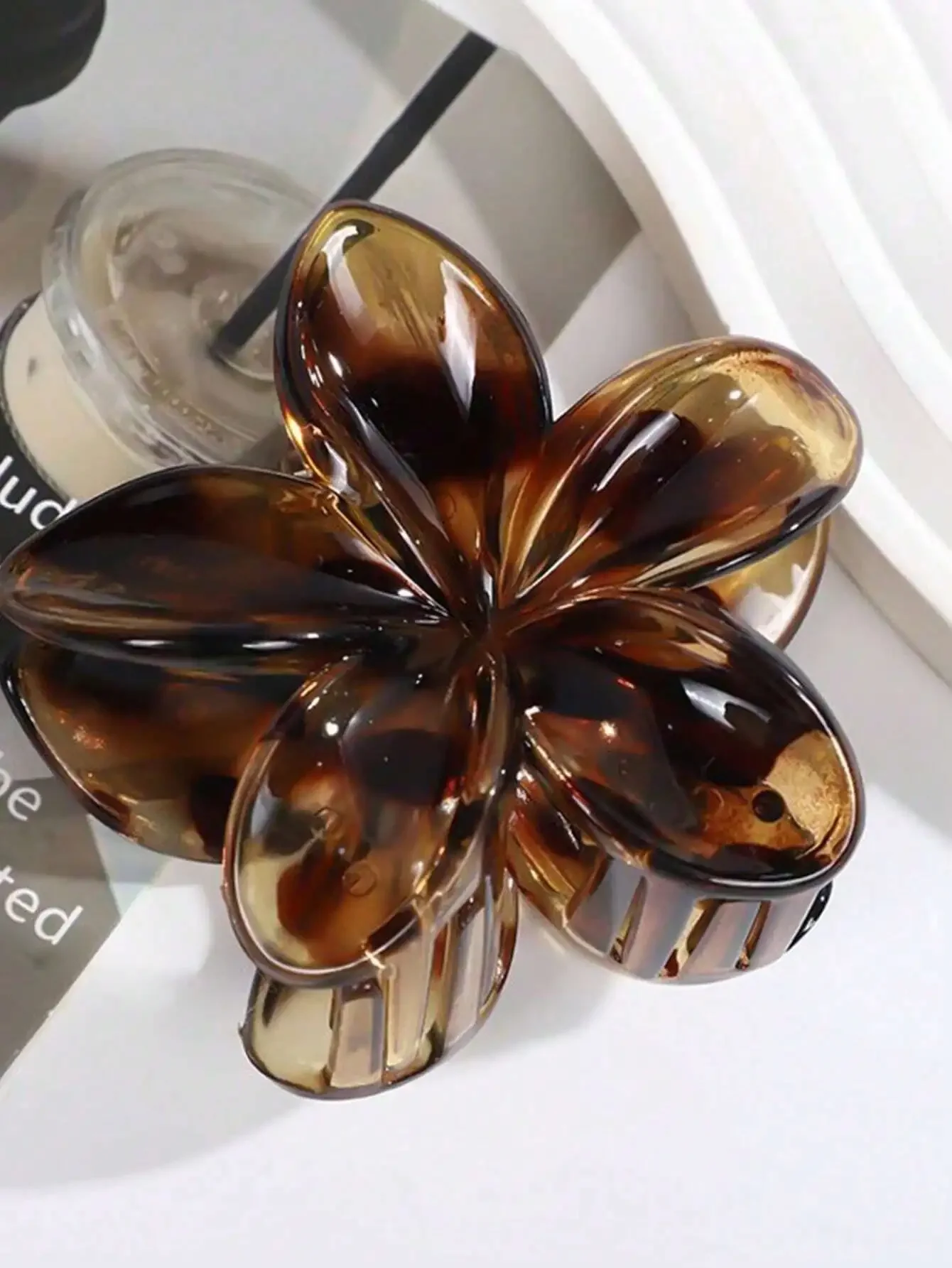 

2pcs Women Acrylic Flower Hair Clips Elegant Hair Claws For Daily Wear Summer Fall Winter